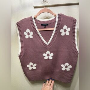Love Tree Mauve and White Floral V-Neck Sweater Vest
